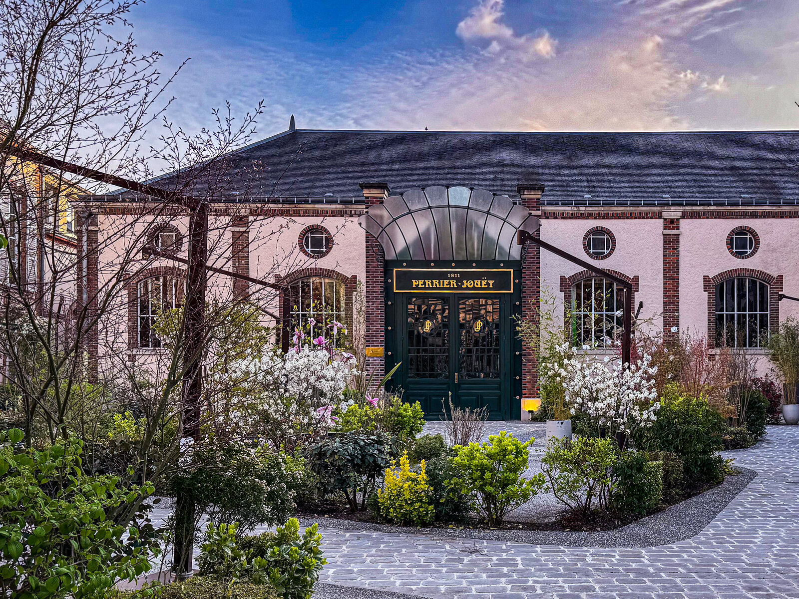 Façade de la maison Perrier-Jouët à Épernay